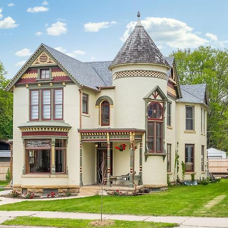 Moulin Rouge House Bed And Breakfast Mankato Exterior photo