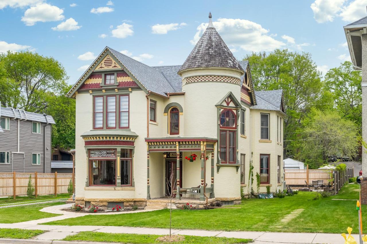 Moulin Rouge House Bed And Breakfast Mankato Exterior photo