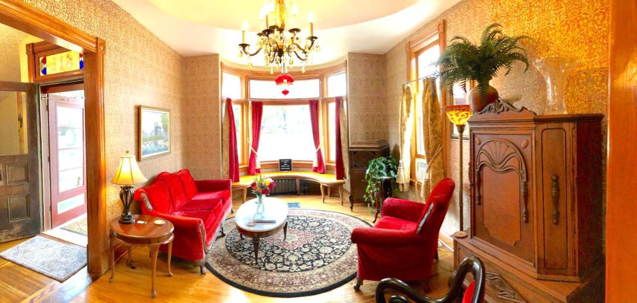 Moulin Rouge House Bed And Breakfast Mankato Exterior photo