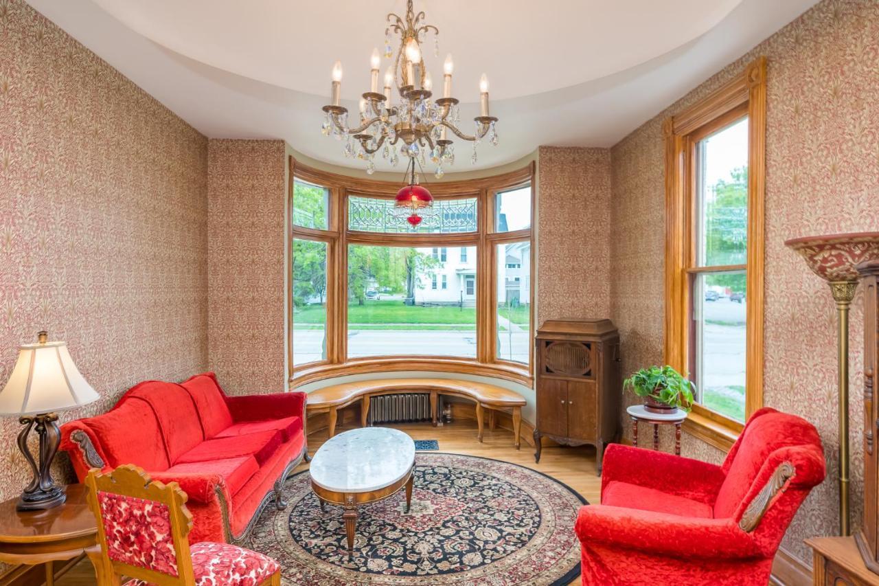 Moulin Rouge House Bed And Breakfast Mankato Exterior photo