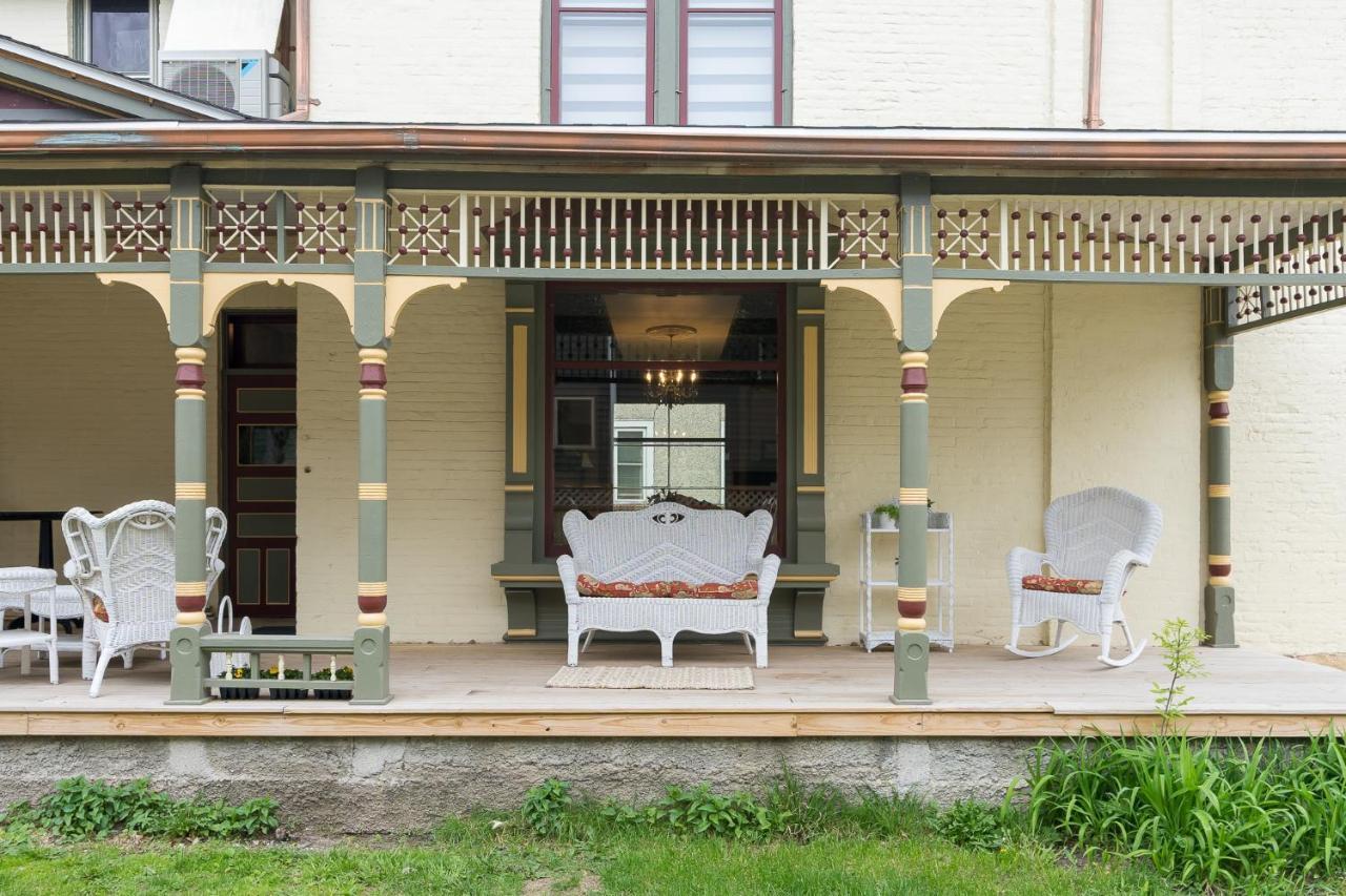 Moulin Rouge House Bed And Breakfast Mankato Exterior photo