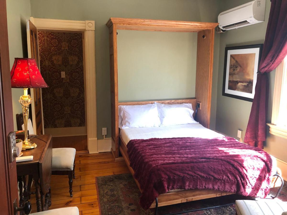 Moulin Rouge House Bed And Breakfast Mankato Exterior photo